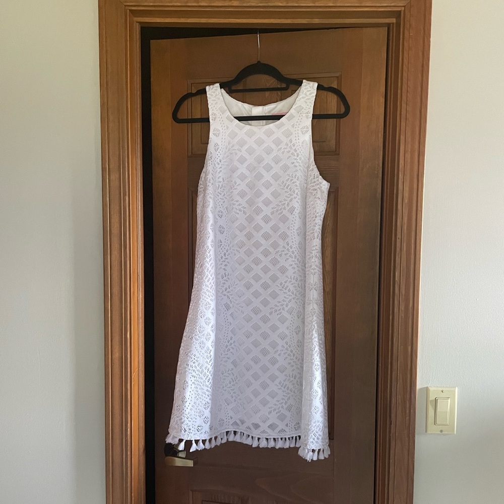 Sz M white Lilly Pulitzer dress with pineapple detail, EUC